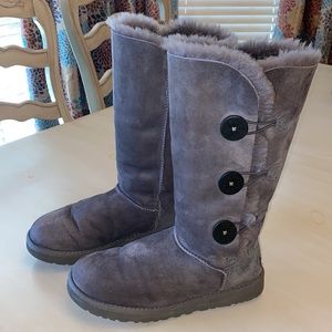 UGG Bailey Button Triplet II Boot Sz 8 Gray